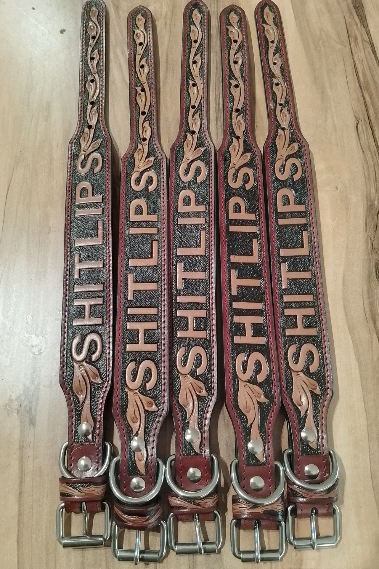 Dog collar shit lips