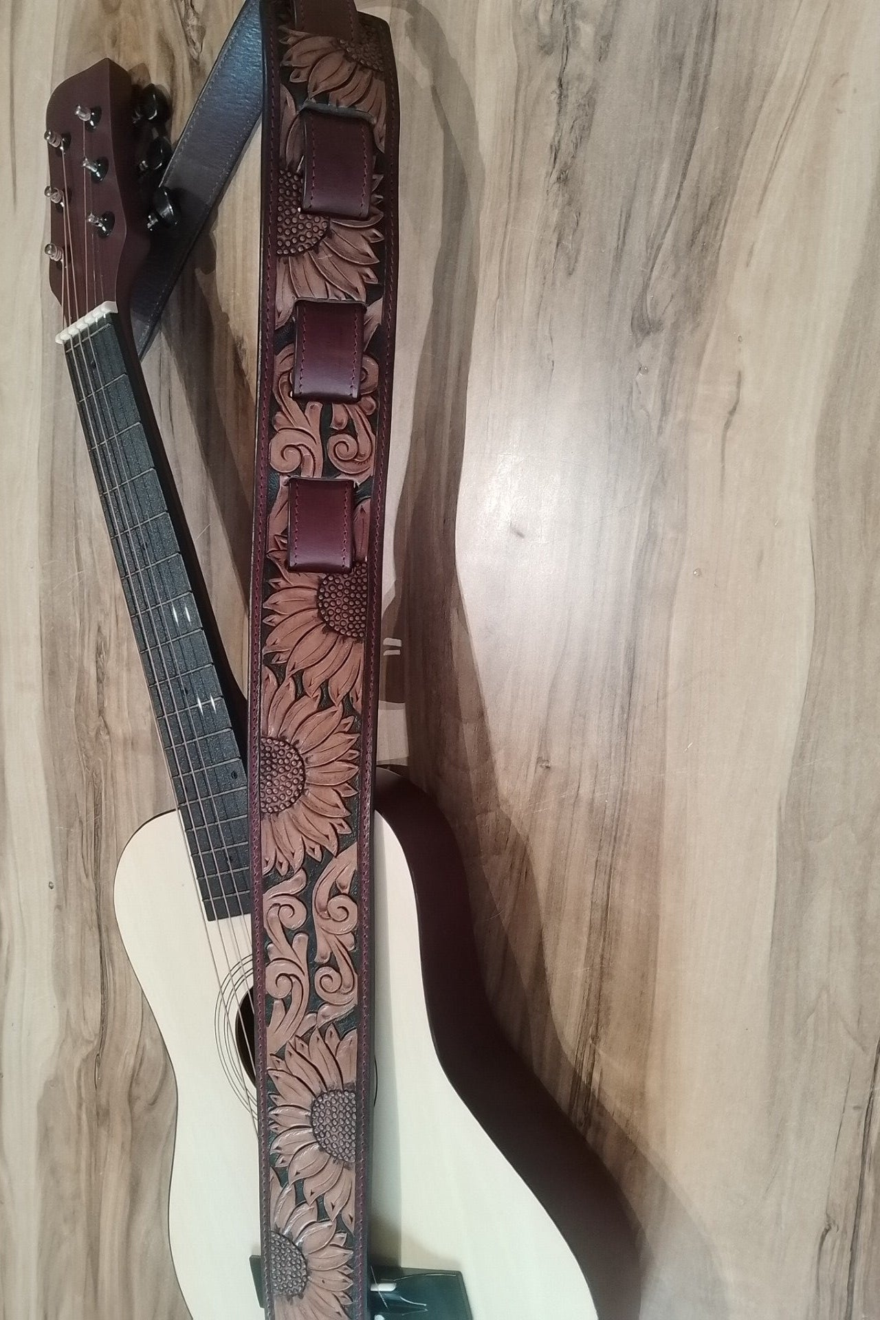 Guitar Stap Sunflower tan and brown