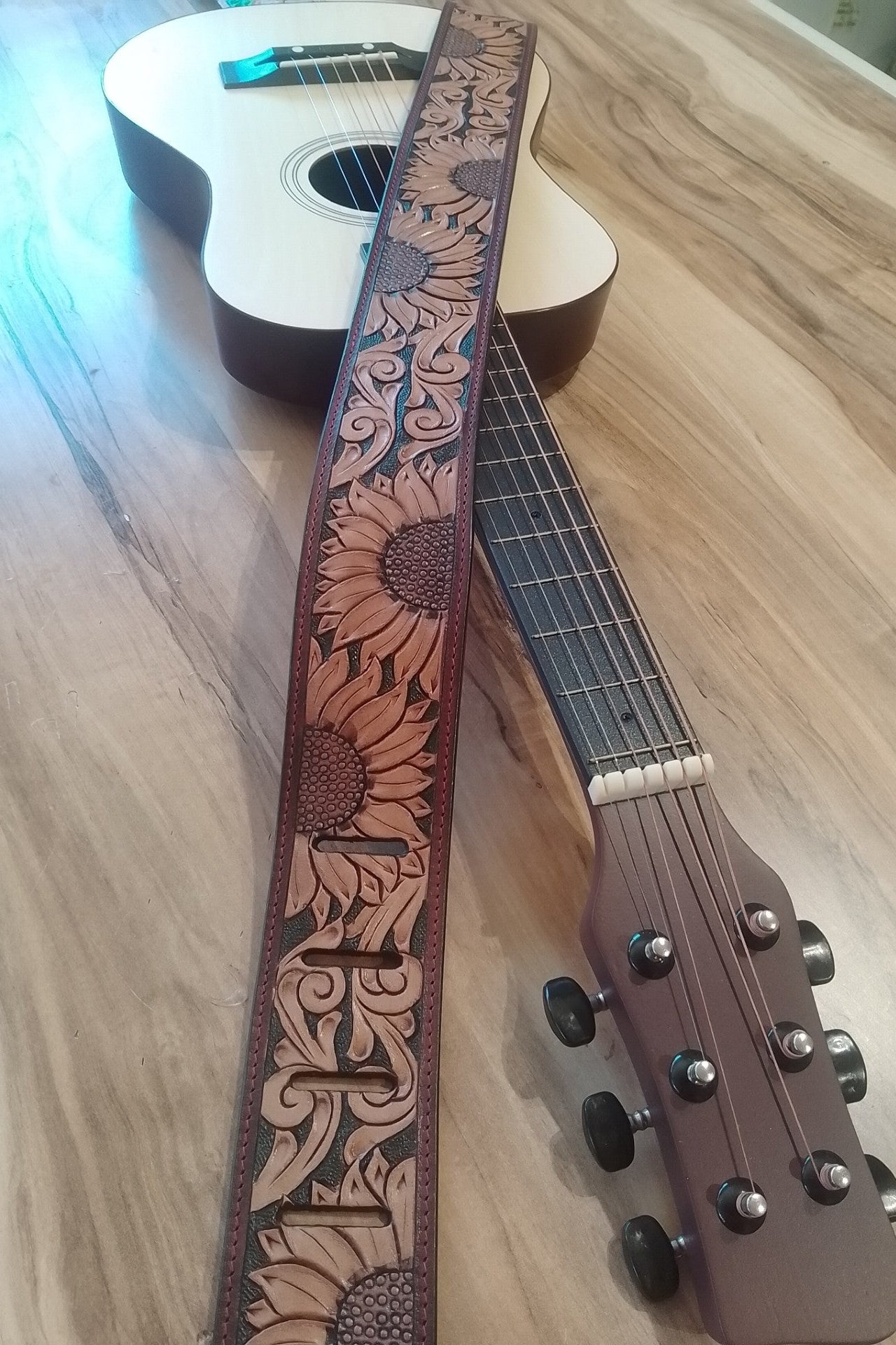 Guitar Stap Sunflower tan and brown