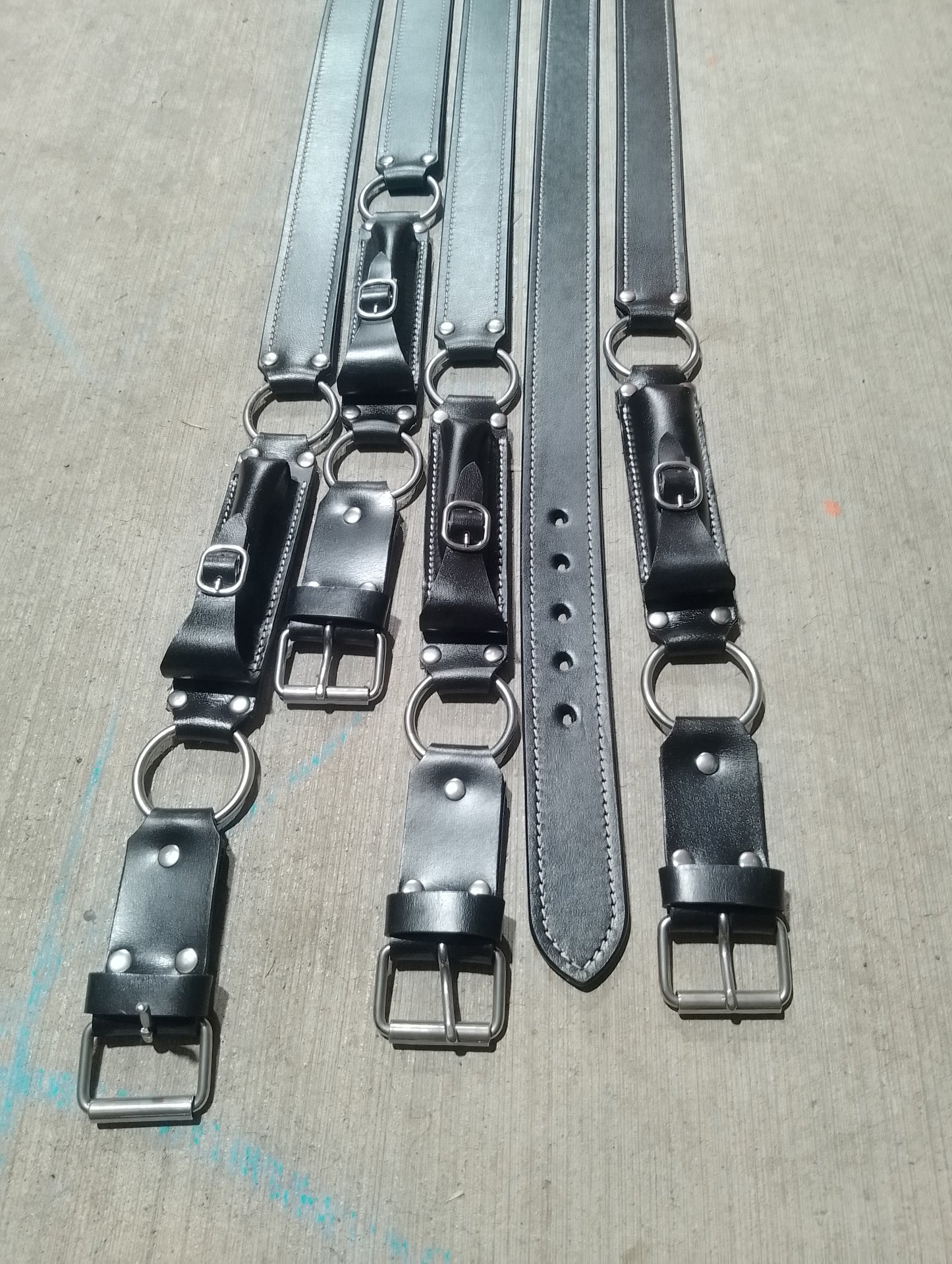 Belt hobble knife black