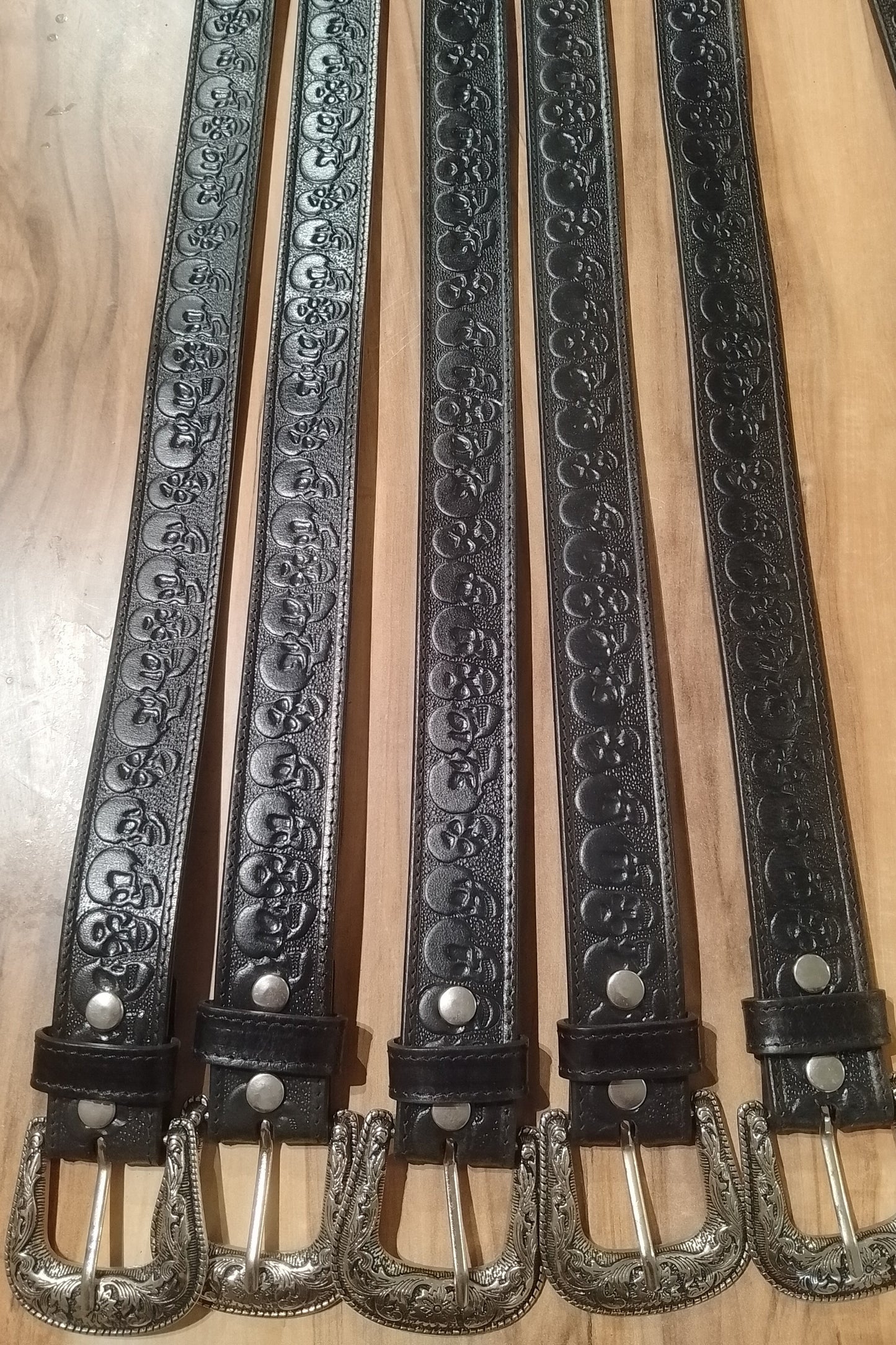 Belt skulls black (tooled leather belt)